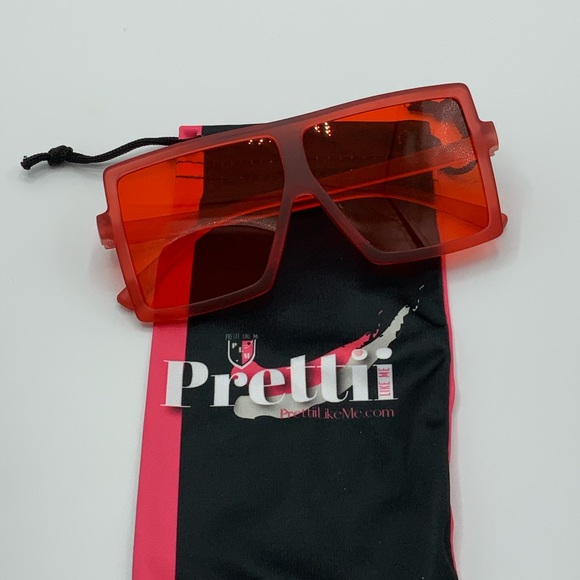 Oversized Lightweight Sunglasses - Picture 2 of 3